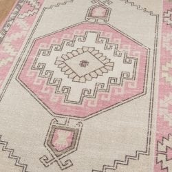 Alternative view of Momeni Anatolia ANA-2 Pink Area Rug