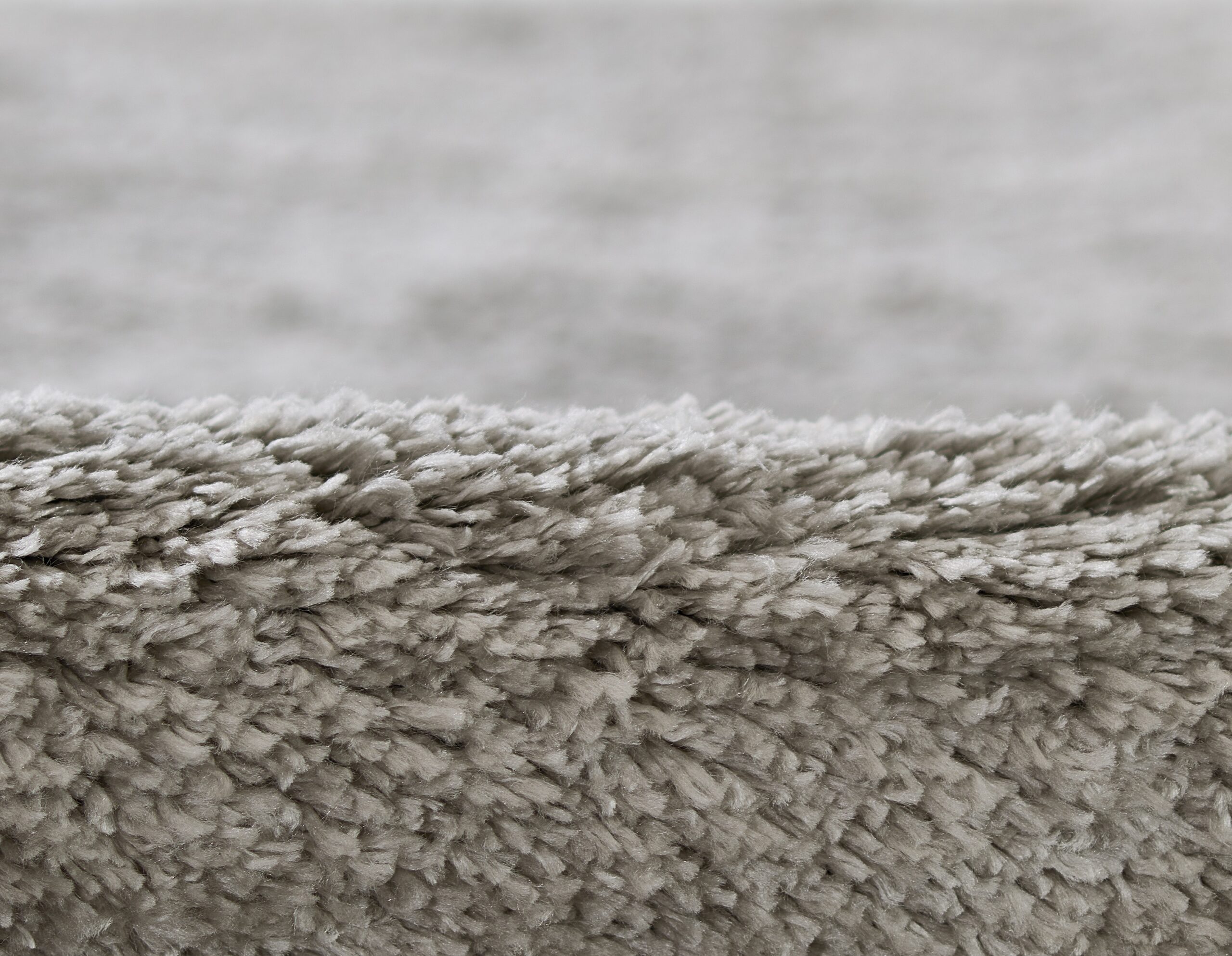 Momeni Nola Shag NS-01 Light Grey Area Rug - Image 4