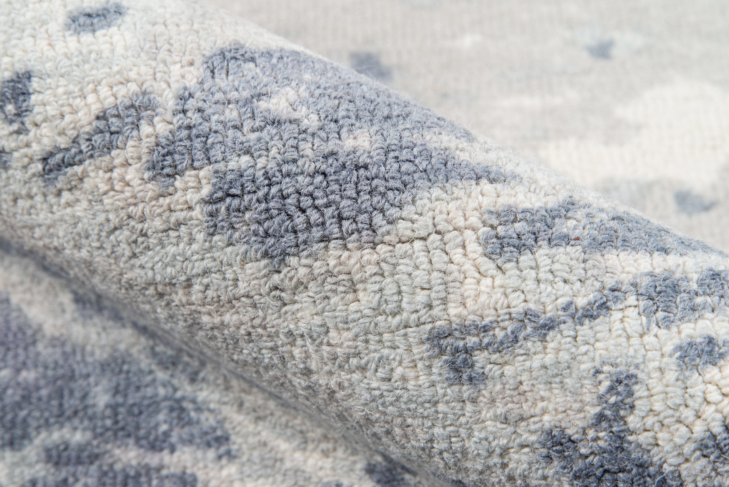Momeni Illusions IL-03 Blue Area Rug - Image 4