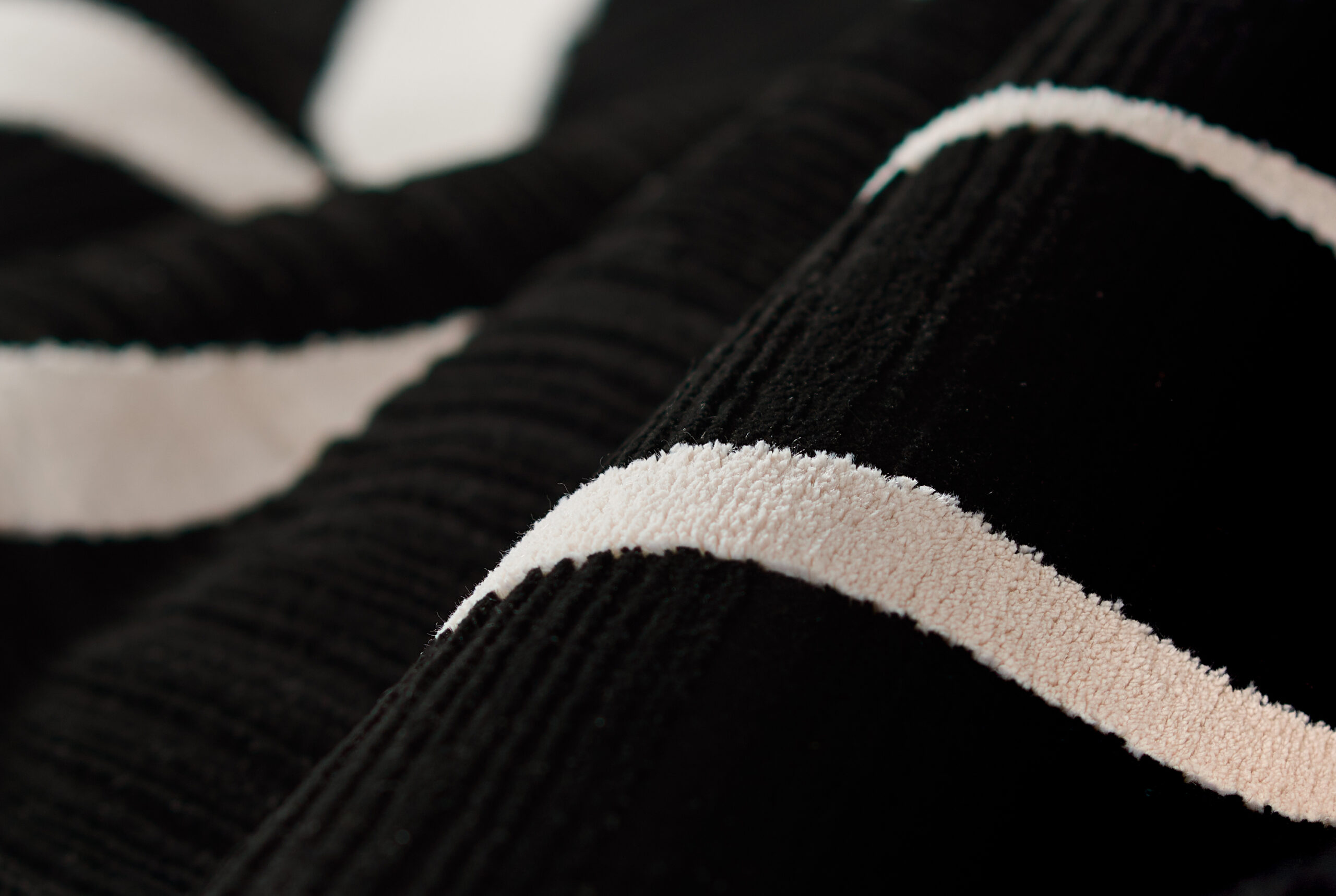 Momeni Noho NO-04 Black Area Rug - Image 4